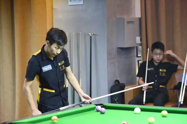 体育世预赛：内马尔伤退 巴西0-2不敌乌拉圭再遭败绩